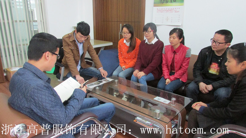 義烏市“清山河，美商城”，20年老帽廠(chǎng)黨員參加義工活動(dòng)
