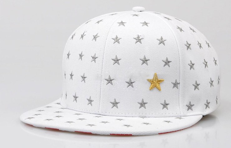 白色五角星平檐嘻哈帽_江浙滬6片帽子工廠(chǎng)-浙江高普服飾有限公司