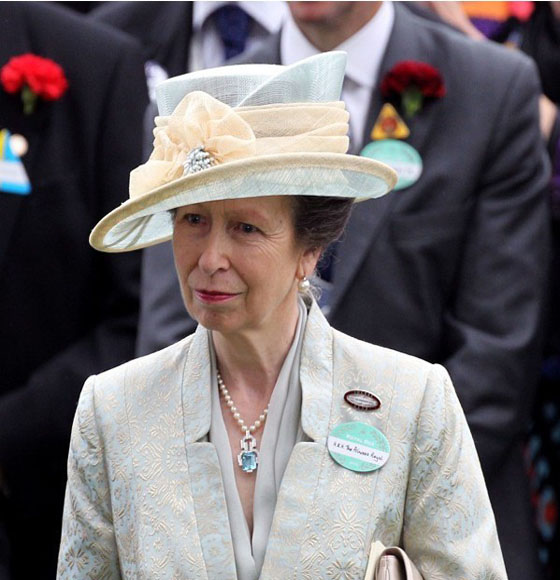 英國長(cháng)公主安妮(PrincessRoyalAnne)的禮帽