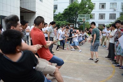 帽廠(chǎng)拔河比賽